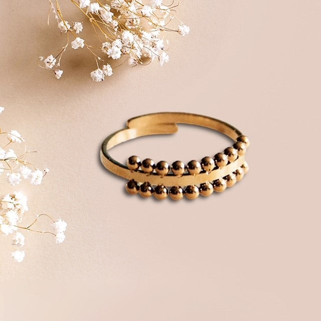 Stalen verstelbare ring met gestippelde rand - goud verpakt in organza zakje en luxe cadeauverpakking