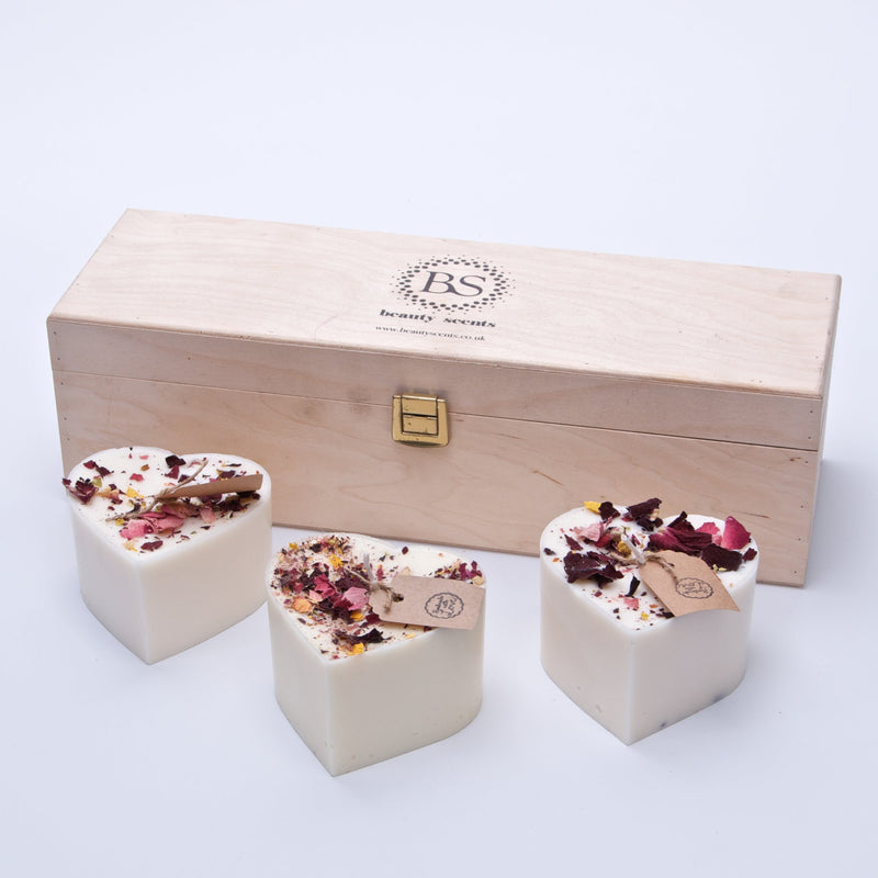 Beauty Scents Geschenkset van 3 hartvormige kaarsen met rozenblaadjes* -10% KORTING*