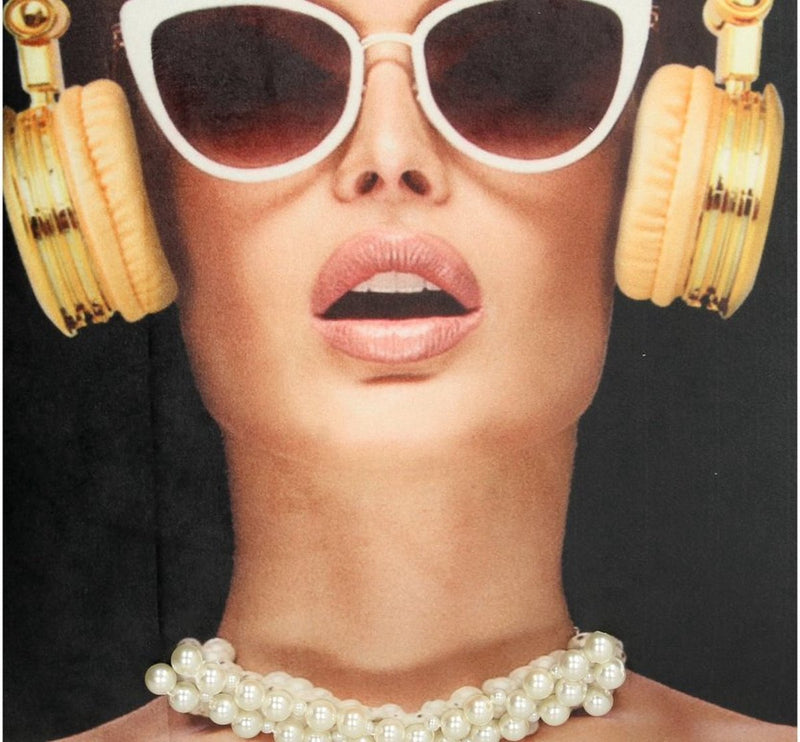 Kersten Sierkussen - Lady Headphone 45 x 45 cm inclusief vulling - met als leuk detail echte kralenketting
